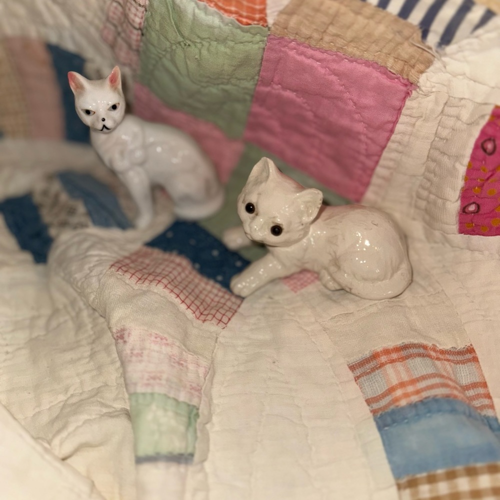Vintage Ceramic Cat Mini Figurines